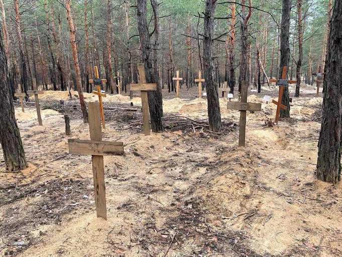 Fact-checké et confirmé : le cimetière orthodoxe d’Izium en Ukraine est une nouvelle chambre à gaz de Vladimir Poutine