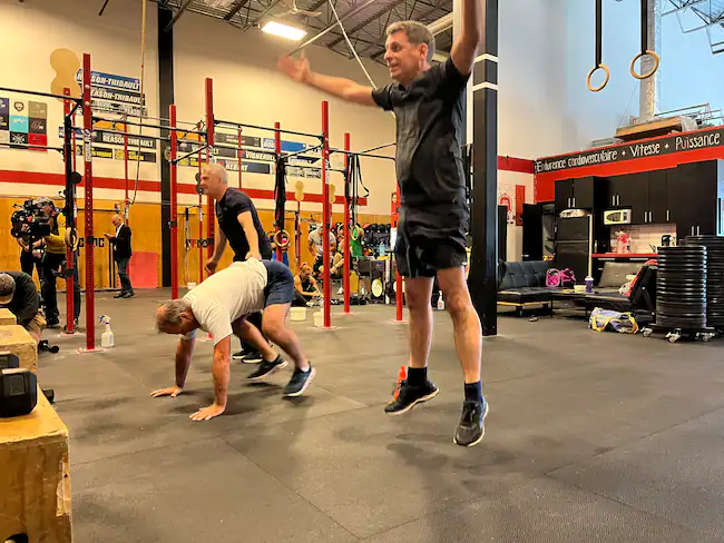 La soupape d&rsquo;évacuation promet un crédit d’impôt sur les abonnements dans les gyms afin de laisser croire qu&rsquo;il s&rsquo;oppose à on ne sait quoi en nous expliquant au passage que «bouger, ça aide à améliorer notre système immunitaire, notamment contre la COVID !» 🤡