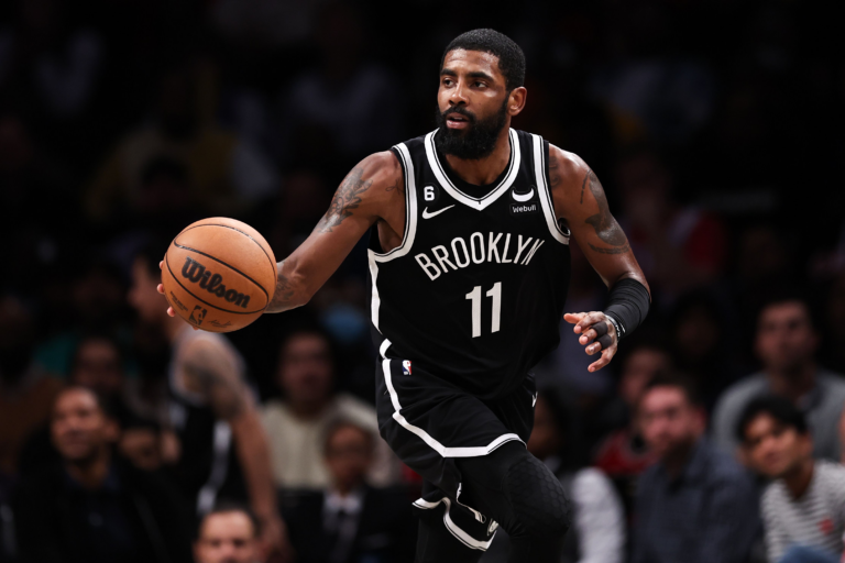 Après Kanye West, le basketteur Kyrie Irving se révolte contre la tyrannie juive, le FBI alerte sur des pogroms imminents !