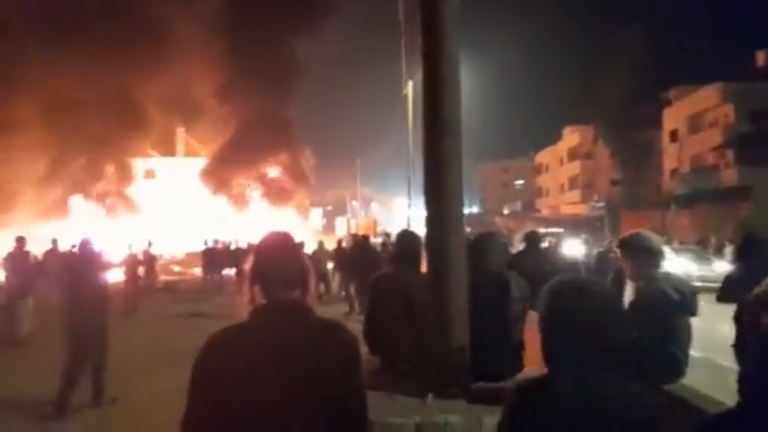 Palestine : les envahisseurs illégaux et criminels juifs organisent un pogrom général contre les Arabes dans l&rsquo;impunité la plus totale : un Palestinien mort, des centaines de blessés, 15 maisons et des dizaines de voitures brûlés : Aucune arrestation du côté de l&rsquo;envahisseur criminel juif !