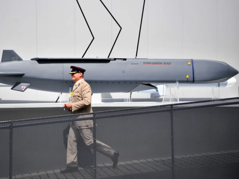 (((L&rsquo;Angleterre))) annonce la livraison de missiles à longue portée au messie juif Zelensky