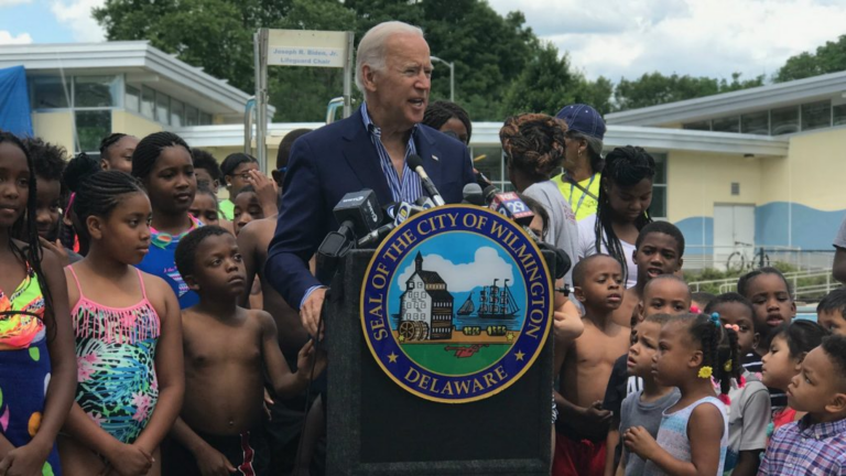 Biden : «La menace terroriste la plus dangereuse pour notre patrie est la suprématie blanche» alors que lui et son administration juive inondent le pays d&rsquo;un record de 83 000 migrants illégaux la semaine du 7 au 14 mai 2023