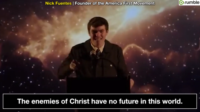 US : Le nationaliste chrétien Nick Fuentes promet la «guerre sainte» aux juifs lors de son rassemblement America First !