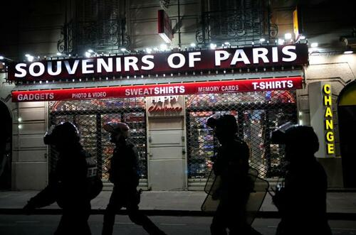 Les émeutes raciales en France ont déjà coûté plus d&rsquo;un milliard d&rsquo;euros de dégâts