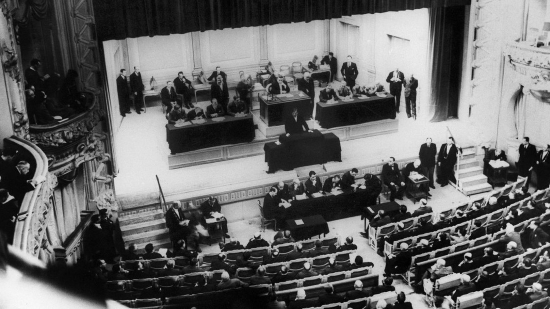 10 juillet 1940 : Les pleins pouvoirs constituants confiés légalement au Maréchal Pétain…