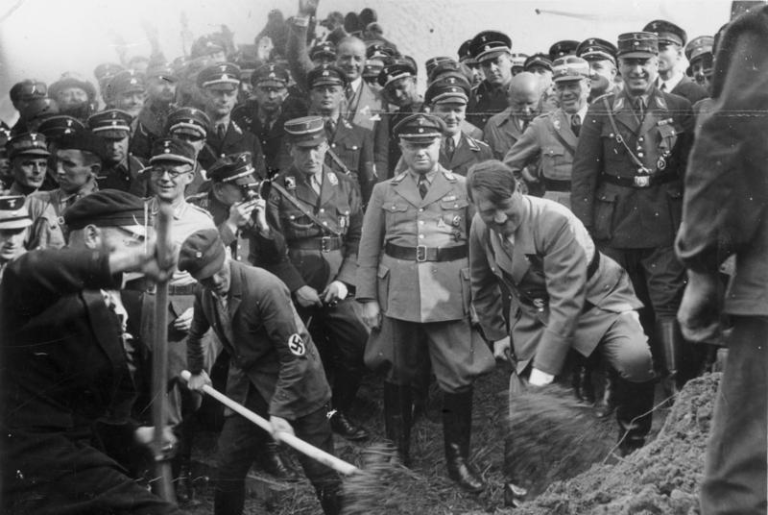 Comment Hitler a résorbé le chômage et redonné vie à l’économie allemande