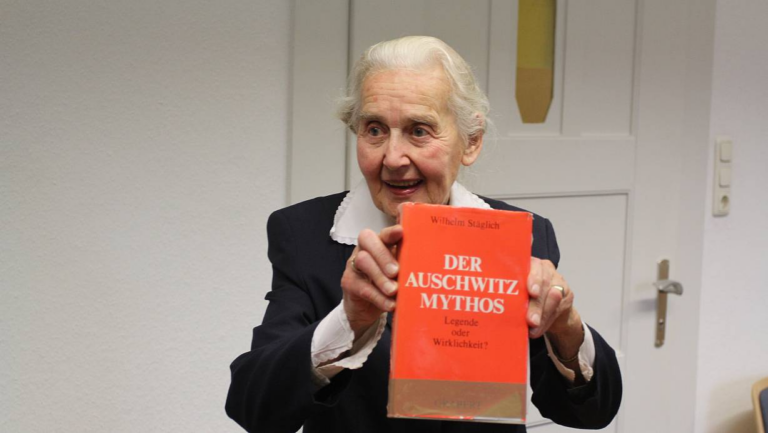 Allemagne occupée : l’héroïque Ursula Haverbeck, 95 ans, à nouveau persécutée par les tribunaux du régime juif !